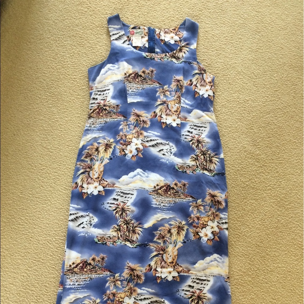 Women’s Hawaiian Dress